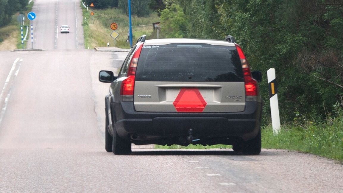 En av fördelarna med KD:s förslag är att det skulle minska antalet A-traktorer och därmed skapa jämnare hastigheter på vägarna. Foto: Fredrik Sandberg/TT