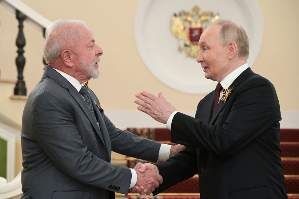 Brasiliens president Lula da Silva och Rysslands Vladimir Putin i Moskva i förra veckan, i samband med ”segerdagsparaden”. Foto: Aleksej Nikolskij/Sputnik/Kreml via AP/TT
