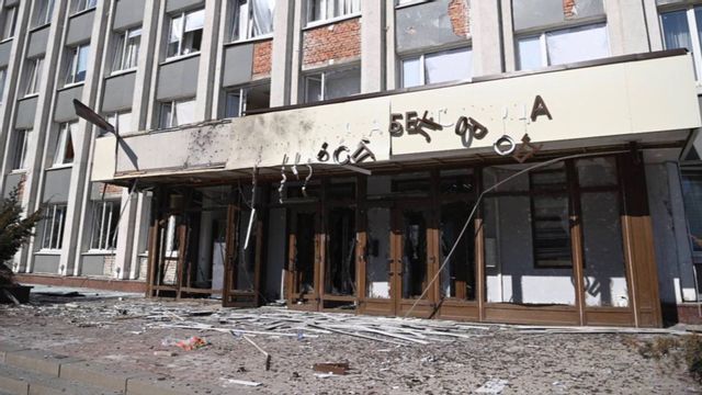 Stadshuset i Belgorod blev beskjutet på tisdagen. Foto: Belgorods borgmästare Valentin Demidov/handout via AFP/TT