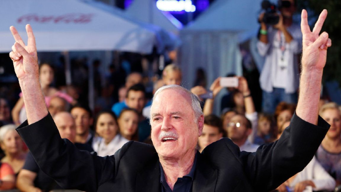 Den brittiske komikern John Cleese. Foto: Amel Emric/AP Photo/TT