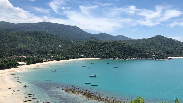 Vy över Koh Phangan. Två turister hittades döda i Pattaya, en annan thailändsk badort. Foto: Adam Schreck/AP/TT