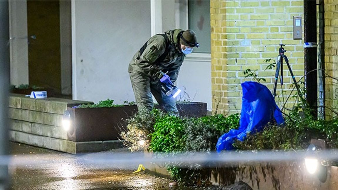 Kriminaltekniker i arbete på brottsplatsen. Bild: Johan Nilsson/TT