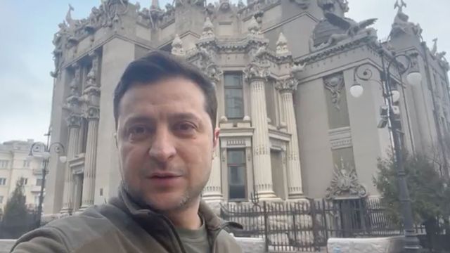 Ukrainas president Volodymyr Zelenskyj uppmanar sitt folk till fortsatt motstånd. Foto: Volodymyr Zelenskyj