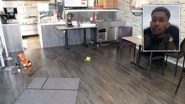 Pizzerian i Ockelbo strax efter att en 33-åring skjutits av 20-åringe Dejen Teame. Foto: Polisen