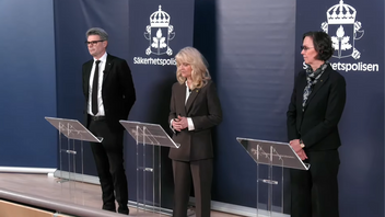 Säpocheferna Fredrik Hallström, Charlotte von Essen och Carolina Björnsdotter Paasikivi presenterade myndighetens lägesbild under onsdagen. Foto: Skärmdump Youtube