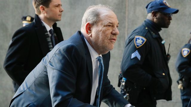 Harvey Weinstein dömdes i New York förra året till 23 års fängelse för våldtäkt och sexuella övergrepp mot två kvinnor. Foto: John Minchillo/TT. 