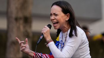 María Corina Machado under en protest mot president Nicolás Maduro i Caracas i januari. Matias Delacroix/AP/TT