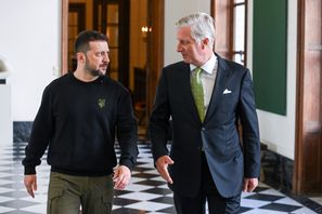Ukrainas president Volodymyr Zelenskyj tillsammans med belgarnas kung Philippe under ett möte i Bryssel i maj 2024. Frederic Andrieu/AP/TT