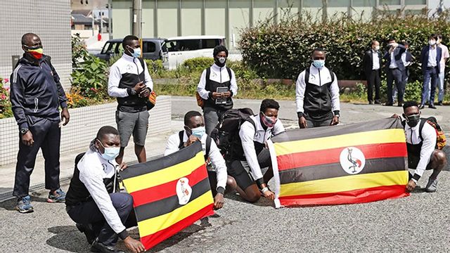 Ugandas OS-trupp vid ankomsten till Japan. Arkivbild. Suo Takekuma/AP/TT