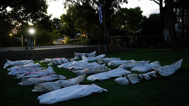 Familjerna till de terrorister som dödades under sitt försök att slakta civila kan komma att få pengar som direkt eller indirekt kommer från Sverige. Foto: Ohad Zwigenberg/TT 