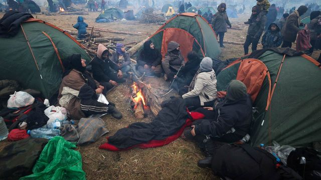 Migranter i Kuznitsa vid gränsen mellan Polen och Belarus. Foto: Maxim Guchek/ TT