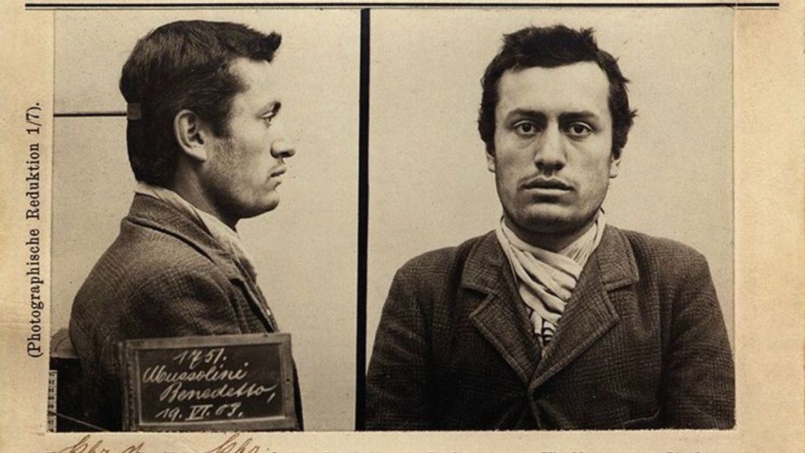 Ett arresteringsfoto, så kallat ”mug shot” på fascismens grundläggare Benito Mussolini i Bern, Schweiz 1903