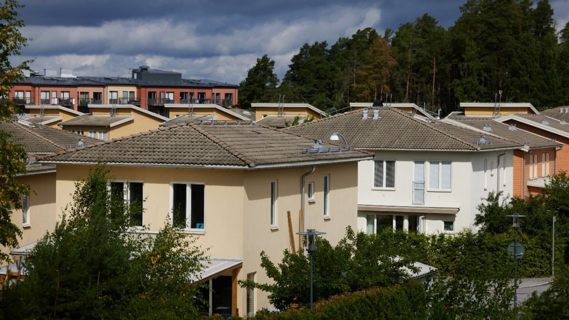 Inflation i kombination med räntehöjningar och höjda elpriser bidrar till dämpade förväntningar på bostadsmarknaden. Foto: Fredrik Persson/TT