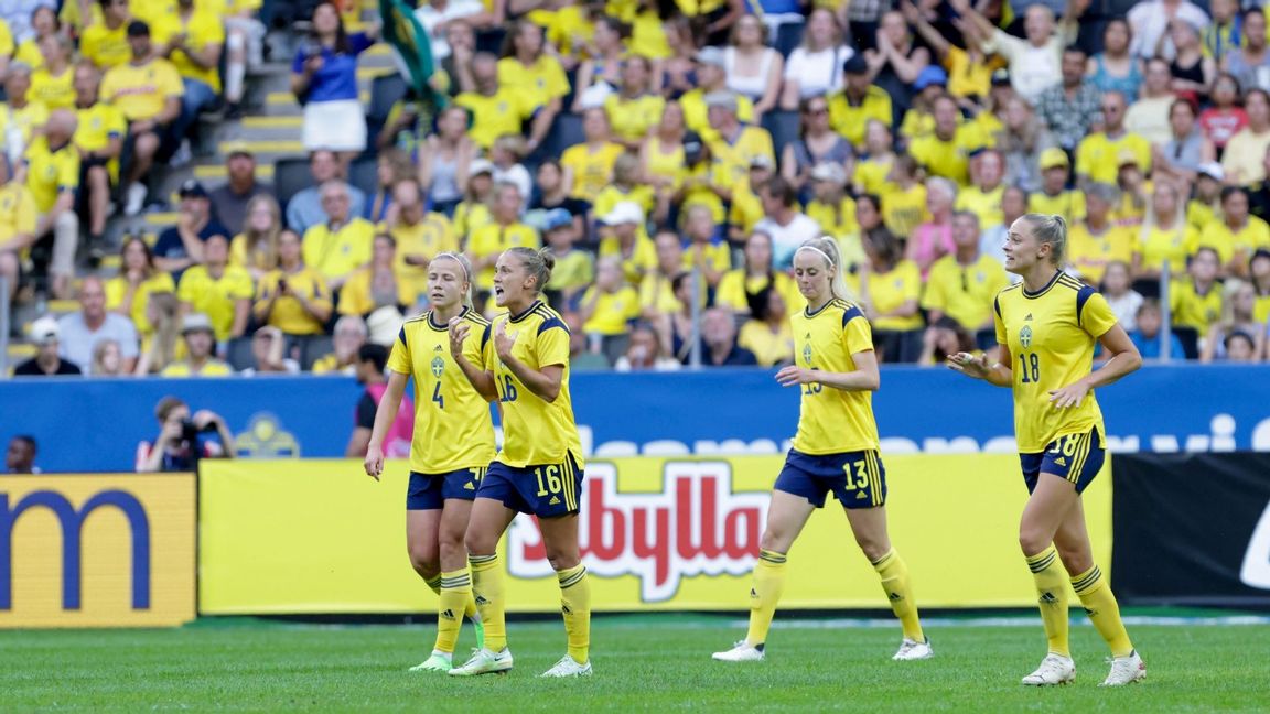 Svenska damlandslaget under en match mot Brasilien. Foto: Magnus Andersson/TT