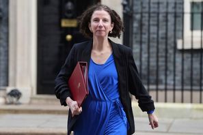 Anneliese Dodds. Bild tagen på Downing Street i London i januari. Foto: Lucy North/PA via AP/TT