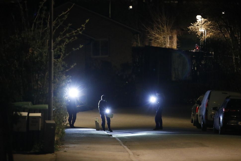 Polisen har hittat spår som tyder på att en skottlossning skett på platsen. Foto: Caisa Rasmussen/TT