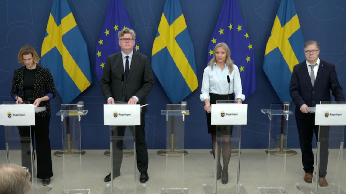 Fr. vänster: Jämställdshetsminister Nina Larsson (L), justitieminister Gunnar Strömmer (M), SD:s socialpolitiske talesperson Jessica Stegrud samt Larry Söder, ledamot i civilutskottet för KD. Foto: Skärmavbild/Regerinskansliet