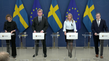 Fr. vänster: Jämställdshetsminister Nina Larsson (L), justitieminister Gunnar Strömmer (M), SD:s socialpolitiske talesperson Jessica Stegrud samt Larry Söder, ledamot i civilutskottet för KD. Foto: Skärmavbild/Regerinskansliet
