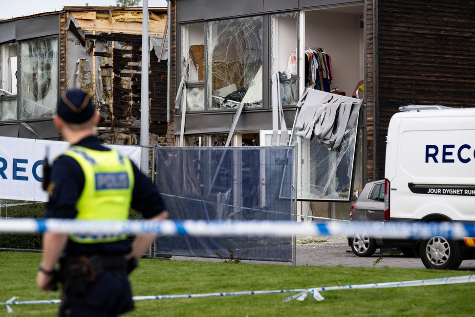 En explosion i Fullerö utanför Uppsala den 28 september 2023 orsakade omfattade skador i området och dödade en 24-årig kvinna som låg och sov i ett av husen. Foto: Pontus Lundahl/TT