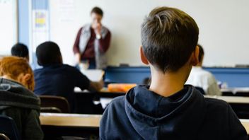Modersmålsundervisningen bör reformeras snarare än avvecklas, enligt Carlos Manuel Estefanía. (Genrebild). Foto: Taylor Flowe/Unsplash  