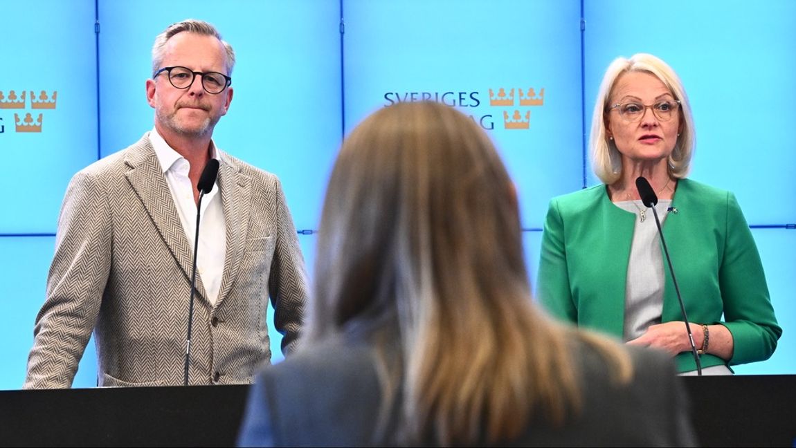 Fritzon och Damberg tycks inte ha reflekterat över vad som kan gå fel om man tar bort spärren för lån, särskilt om lånen ges till förlustbranscher. Foto: Claudio Bresciani/TT