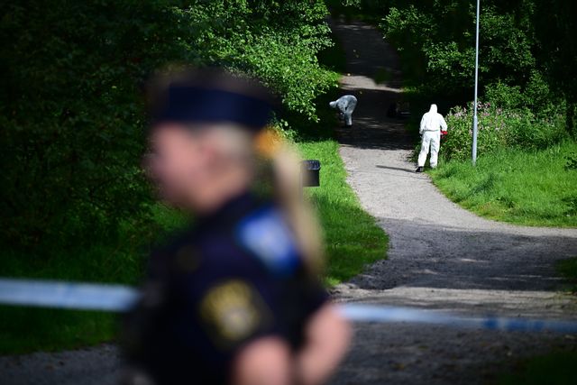 Polistekniker på plats efter mordet i Sjöbo i Borås natten till den 2 augusti 2024. Björn Larsson Rosvall/TT