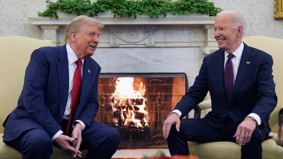 Donald Trump och Joe Biden trivdes ihop i Vita huset på onsdagen. Foto: Evan Vucci/AP