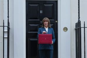 Storbrittanniens finansminister Rachel Reeves håller sitt budgettal under onsdagen.  Kirsty Wigglesworth/AP