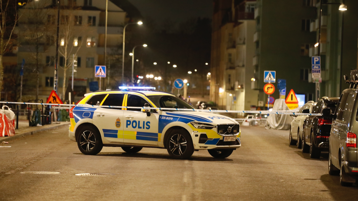 Polisen spärrade av området kring fastigheten i Råsunda efter explosionen. Foto: Caisa Rasmussen/TT