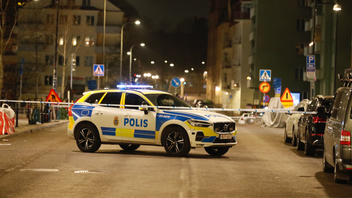 Polisen spärrade av området kring fastigheten i Råsunda efter explosionen. Foto: Caisa Rasmussen/TT