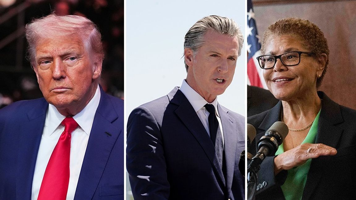 Donald Trump kallar Kaliforniens guvernör Gavin Newsom (D) och LA:s borgmästare Karen Bass (D) för inkompetenta. Foto: Frank Franklin II/Rich Pedroncelli/Drew A. Kelley/AP/TT