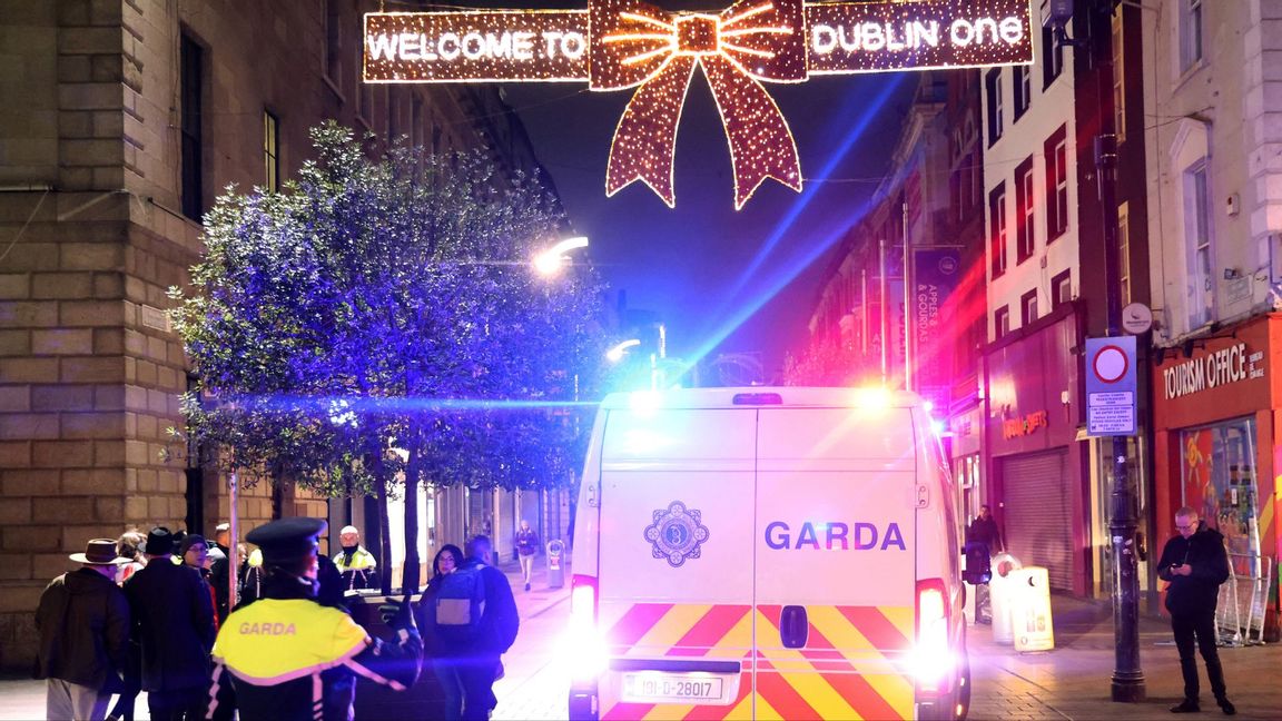 En algerisk migrant med ett tidigare utvisningsbeslut har gripits av polis misstänkt för det brutala knivdådet på fyra personer i Dublin i förra veckan. Foto: Peter Morrison