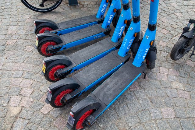 Parkerade elsparkcyklar. Genrebild. Martina Holmberg/TT