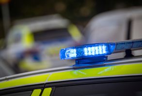 Den avlidne mannen sågs arbeta ensam vid fastigheten och hittades livlös när polis kom till platsen. Arkivbild. Johan Nilsson/TT