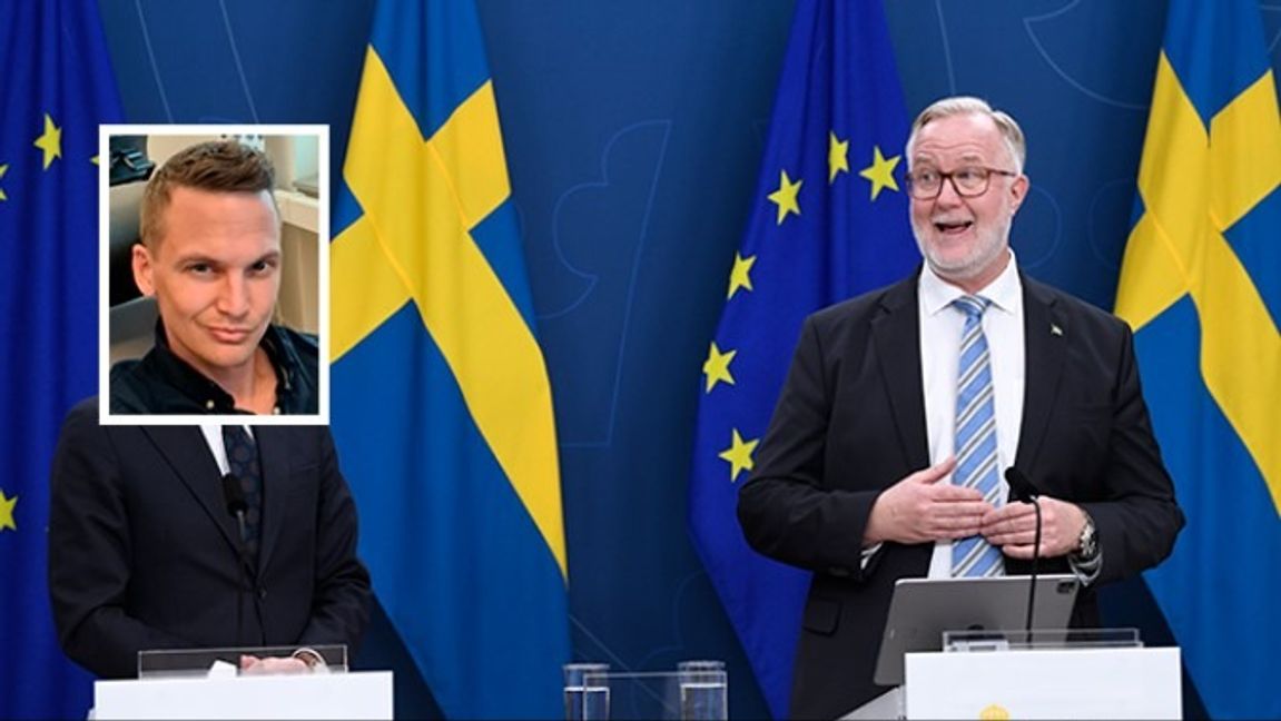 Utbildningsminister Johan Pehrson (L) får ett glatt besked. Alla äpplen på katedern har lönat sig. FOTO: Jakob Åkersten Brodén/TT