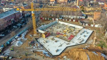Ukrainska byggarbetare bygger en helt ny simbassäng i Kryvyj rih för det fullskaliga kriget. Foto taget den 30 November 2021, bildkälla: https://bigbud.kmu.gov.ua/