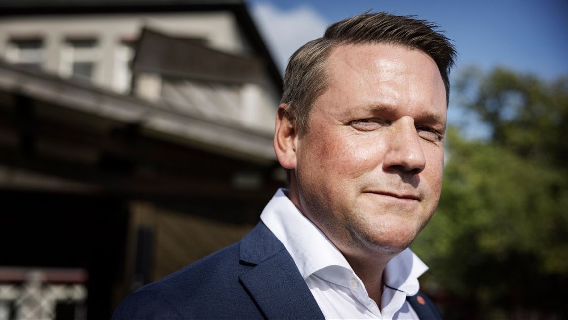 Socialdemokraternas partisekreterare Tobias Baudin tror att Ulf Kristersson hade fått sparken om han hade arbetat i nöringslivet. Foto: Linus Sundahl-Djerf/SVD/TT 