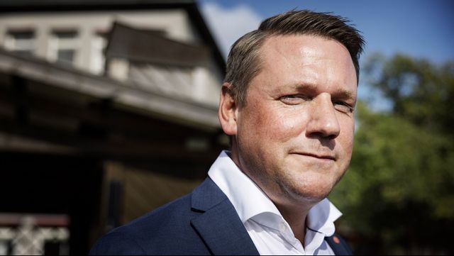 Socialdemokraternas partisekreterare Tobias Baudin tror att Ulf Kristersson hade fått sparken om han hade arbetat i nöringslivet. Foto: Linus Sundahl-Djerf/SVD/TT 