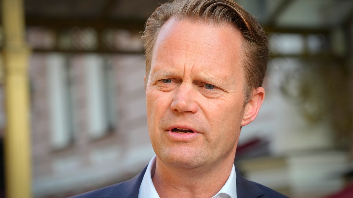 Danmarks utrikesminister Jeppe Kofod välkomnar Sveriges och Finlands Natoansökan. Foto: Efrem Lukatsky/AP/TT