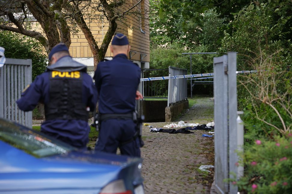 Polis på plats i Bagaregården i Göteborg efter skjutningen i juli. Arkivbild. Thomas Johansson/TT