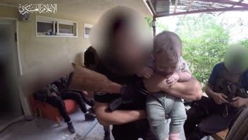 På en nyligen upplagd video visar Hamas upp tillfångatagna småbarn. Om föräldrarna också är gisslan, eller om de är döda, framgår inte. Skärmdump från X