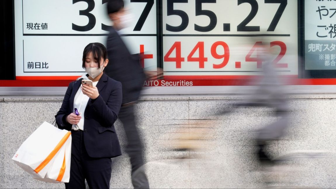 Tokyobörsen växer. Foto: EUGENE HOSHIKO/AP/TT