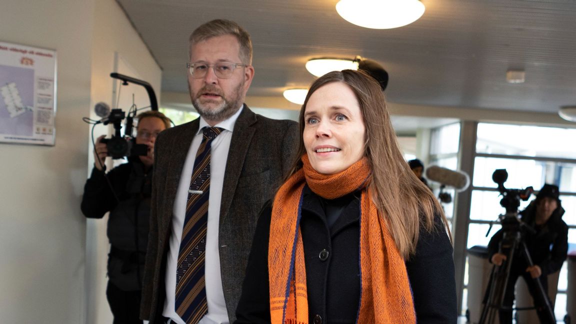 Islands statsminister Katrín Jakobsdóttir röstade tidigare under lördagen i Reykjavik. Foto: Arni Torfason/AP/TT.