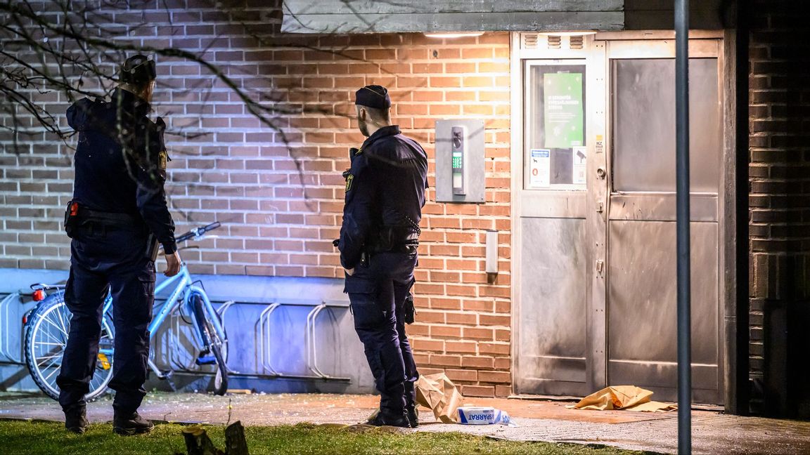 Polis larmades till samma port i Malmö som drabbades av ett liknande attentat för drygt en vecka sedan. Foto: Johan Nilsson/TT