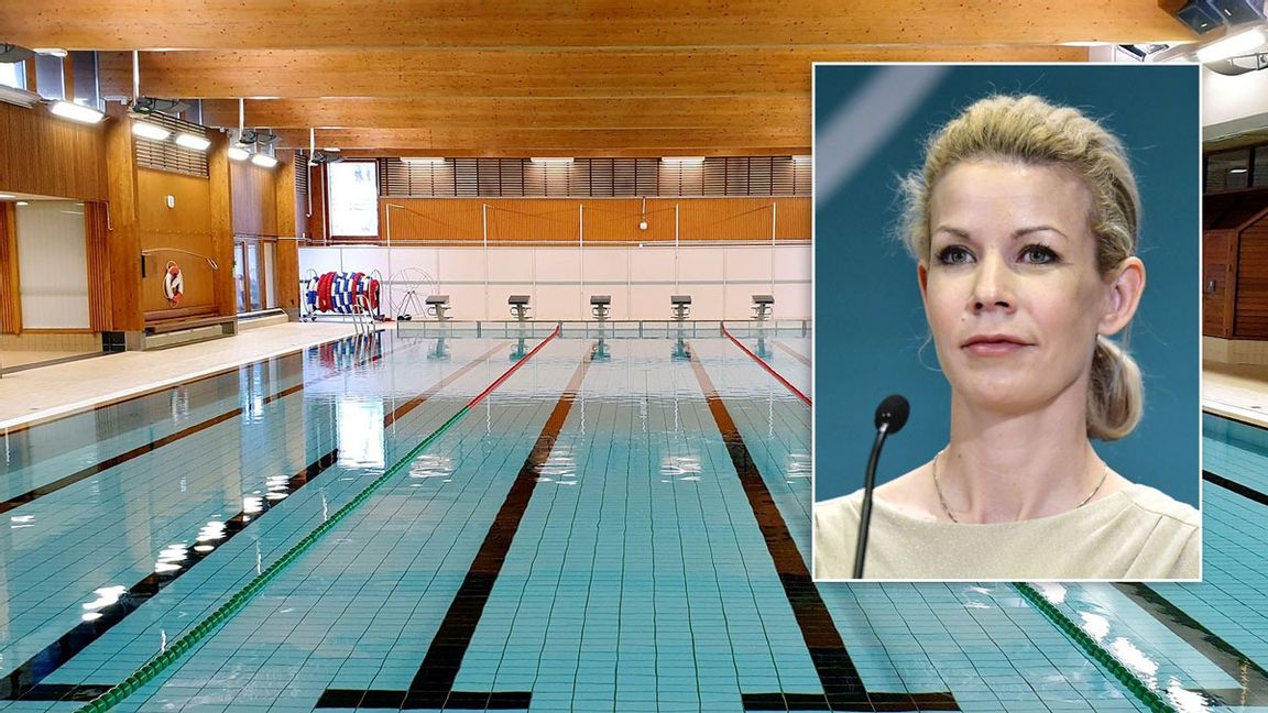 Finansborgarrådet Anna König Jerlmyr (M) leder det Grönblå styret i Stockholm (namnet bestämdes till Grönblå och inte Blågrönt efter krav från Miljöpartiets starke man Daniel Helldén). Tensta simhall i bakgrunden. Foto: Jessica Gow TT/Stockholm stad