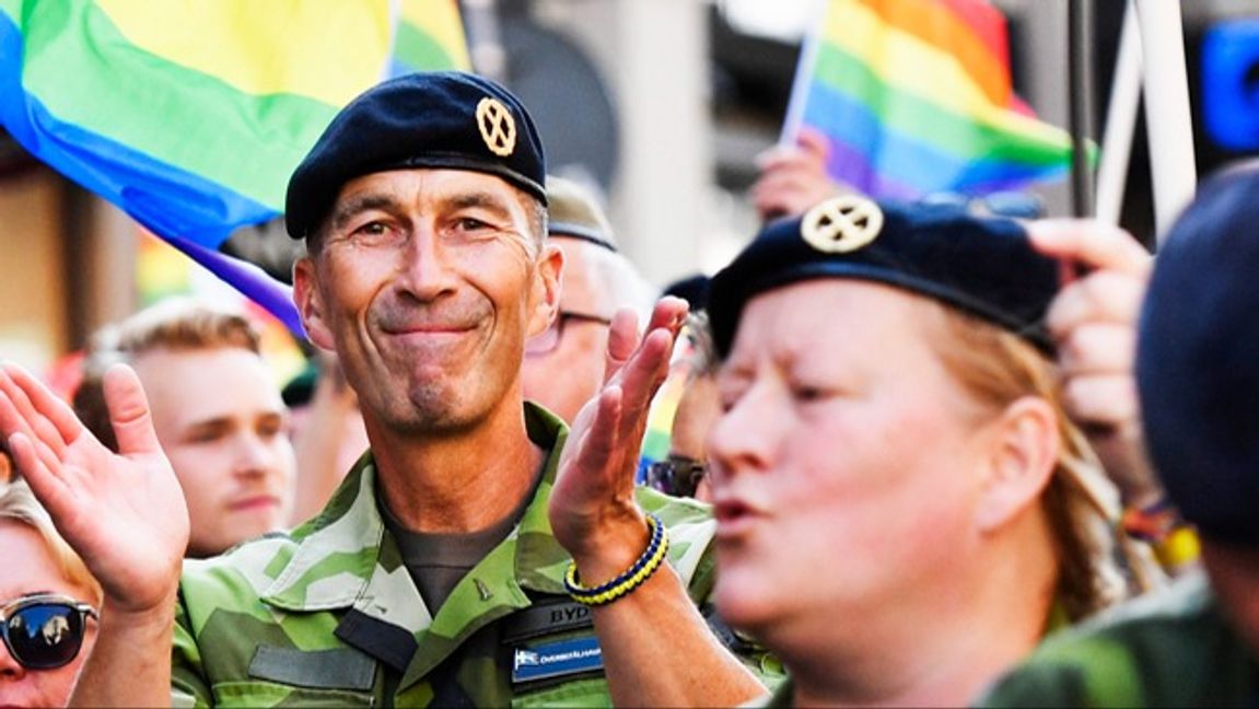 Avgående ÖB Micael Bydén står bakom Försvarsmaktens engagemang i Stockholm Pride. Foto: Stina Stjernkvist/TT