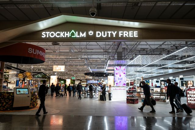Det är i regel billigare att handla online än att shoppa på flygplatsen. Foto: Anders Wiklund/TT