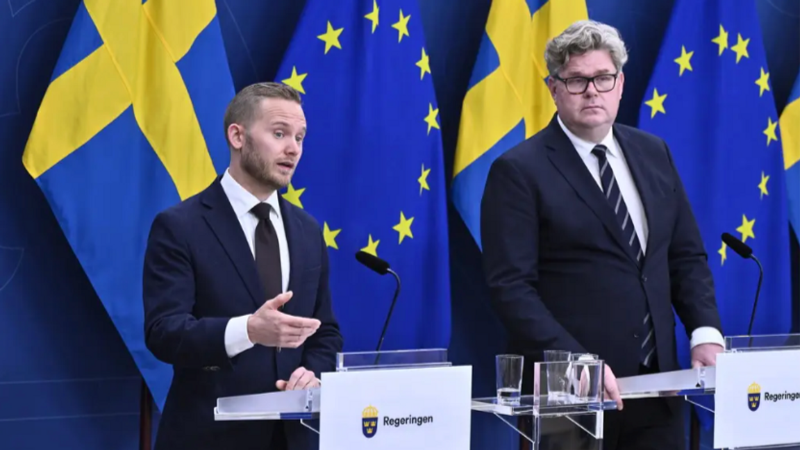 Henrik Vinge (SD) och Gunnar Strömmer (M) under fredagens pressträff. Foto: Christine Olsson/TT