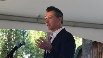 Gavin Newsom uppger att han och hans fru Jennifer Siebel Newsom är föremål för en utredning från Trumps justitiedepartement. Foto: CAgovernor Gavin Newsom, Public domain