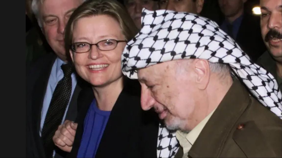 Utrikesminister Anna Lindh besöker Yassir Arafat i Gaza City 2001. Foto: Laurent Rebours/ AP/Scanpix